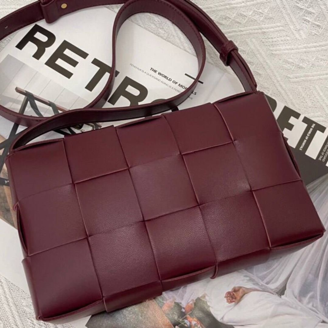 Bottega Veneta Cassette Bag in Burgundy Leather 25.9 cm - Image 2
