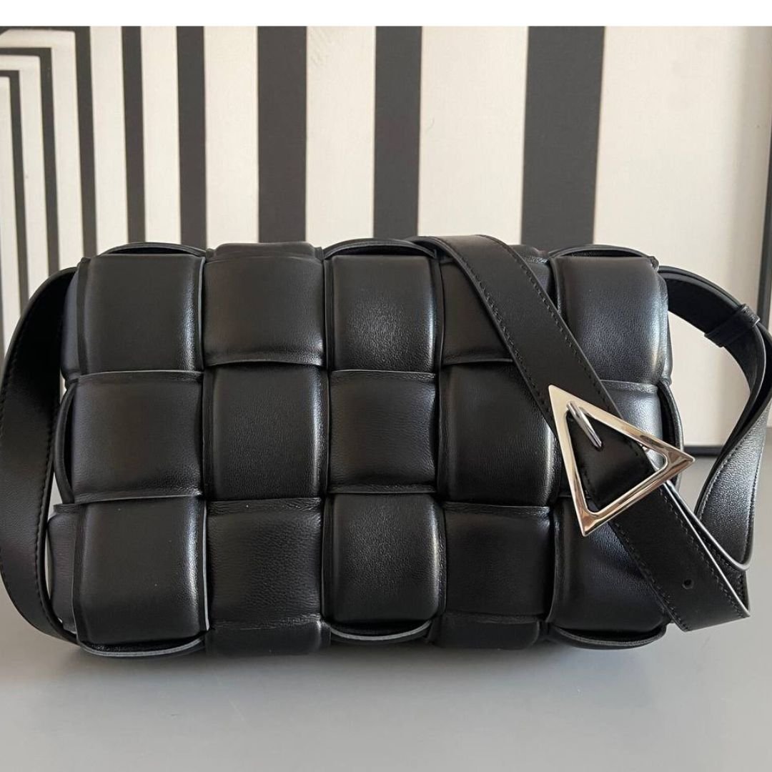 Bottega Veneta Cassette Bag in Black Leather 25.9 cm - Image 4