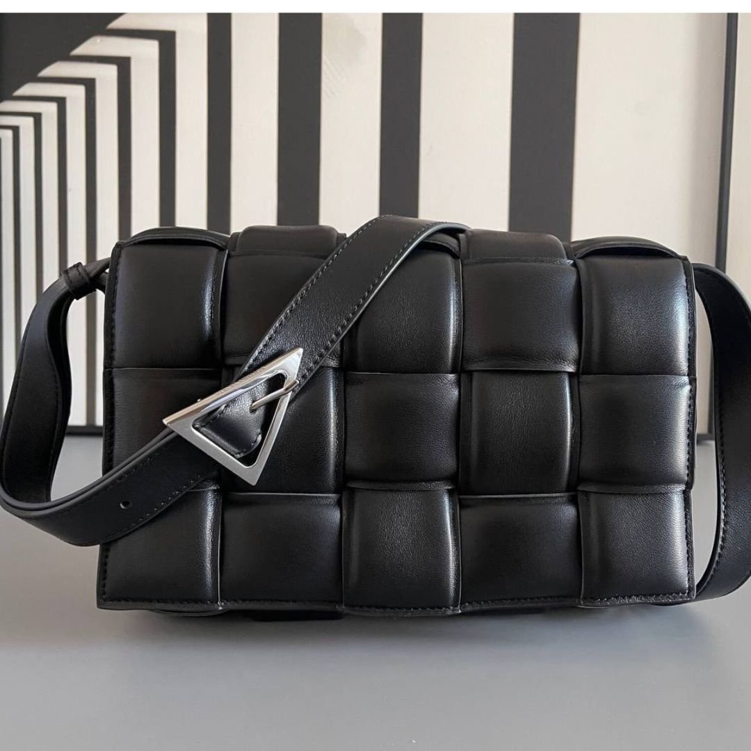 Bottega Veneta Cassette Bag in Black Leather 25.9 cm - Image 5