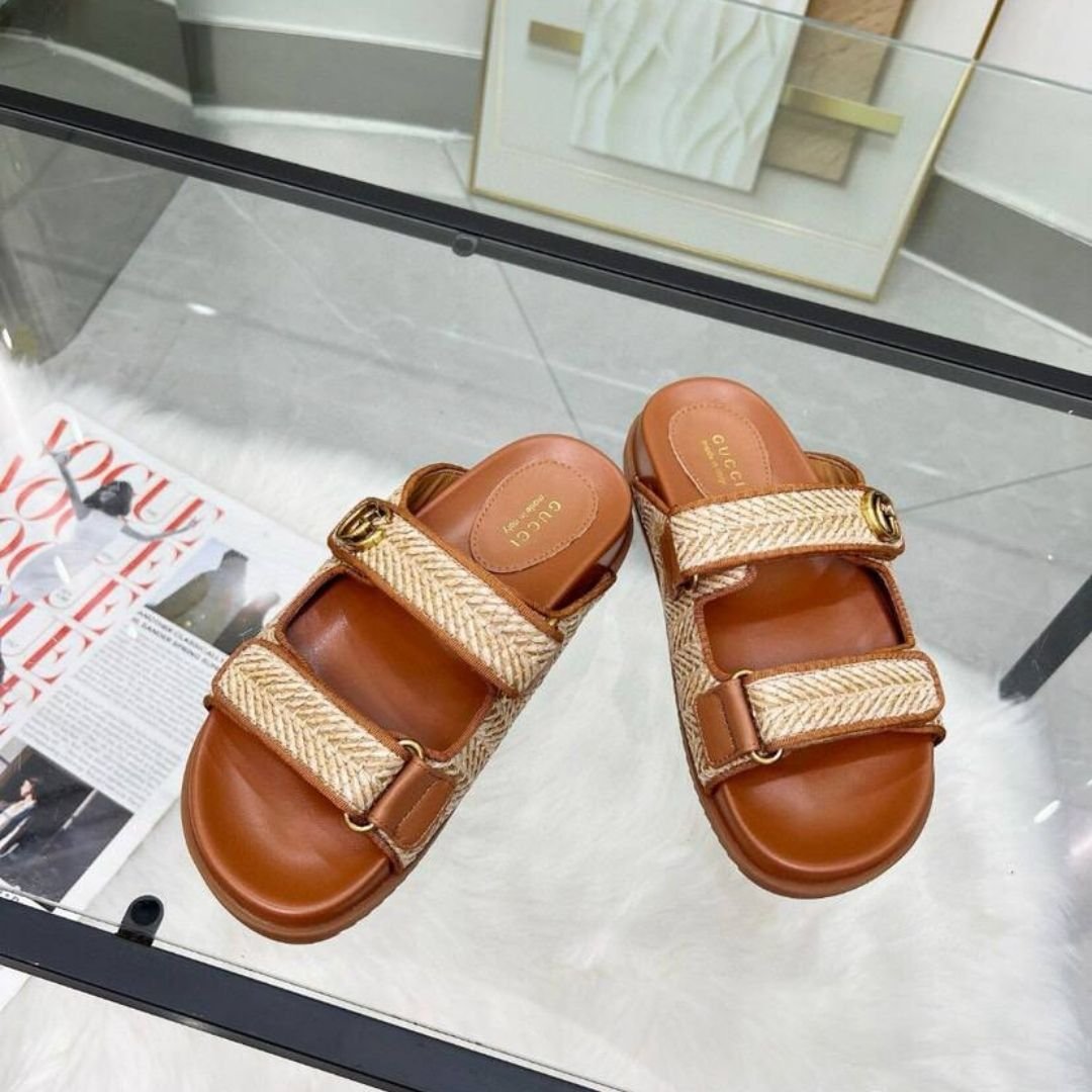 Valentino Garavani sandals in natural raffia with a woven effect - Image 3