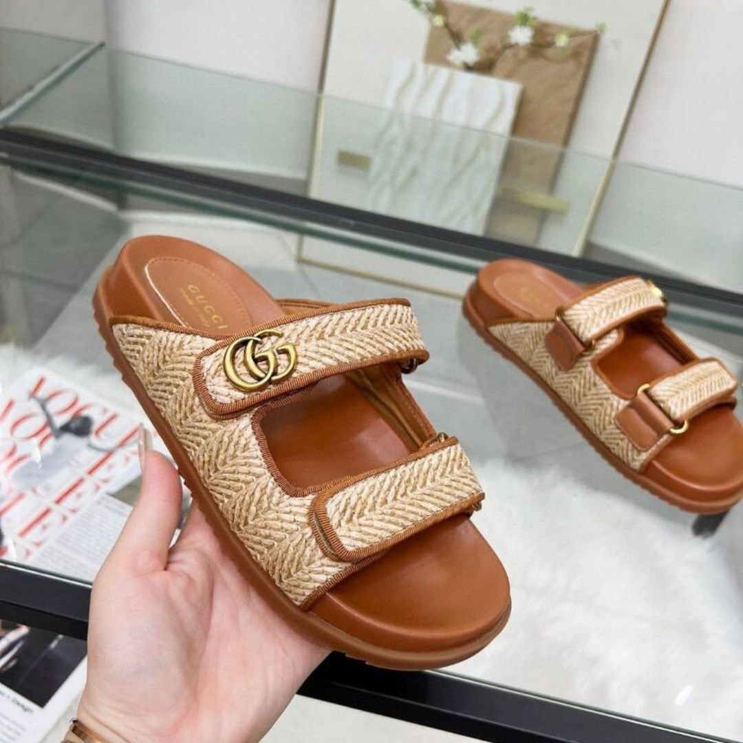 Valentino Garavani sandals in natural raffia with a woven effect - Image 5