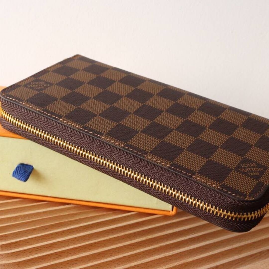 Louis Vuitton Zippy Wallet in Brown Monogram Canvas 19.5 cm view 4