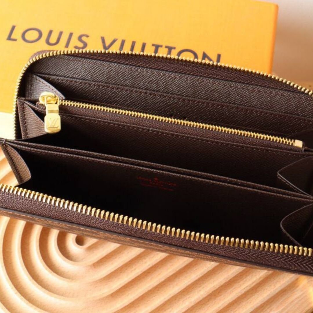 Louis Vuitton Zippy Wallet in Brown Monogram Canvas 19.5 cm view 3