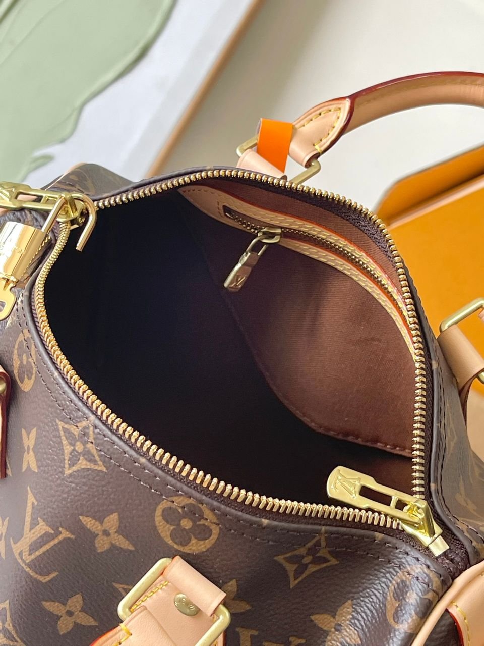 Louis Vuitton Speedy Bandoulière bag in Monogram canvas 25 cm