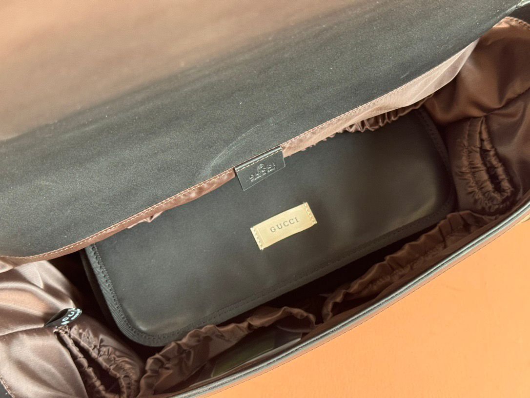 Gucci Messenger GG Supreme shoulder bag in beige and ebony - Image 8