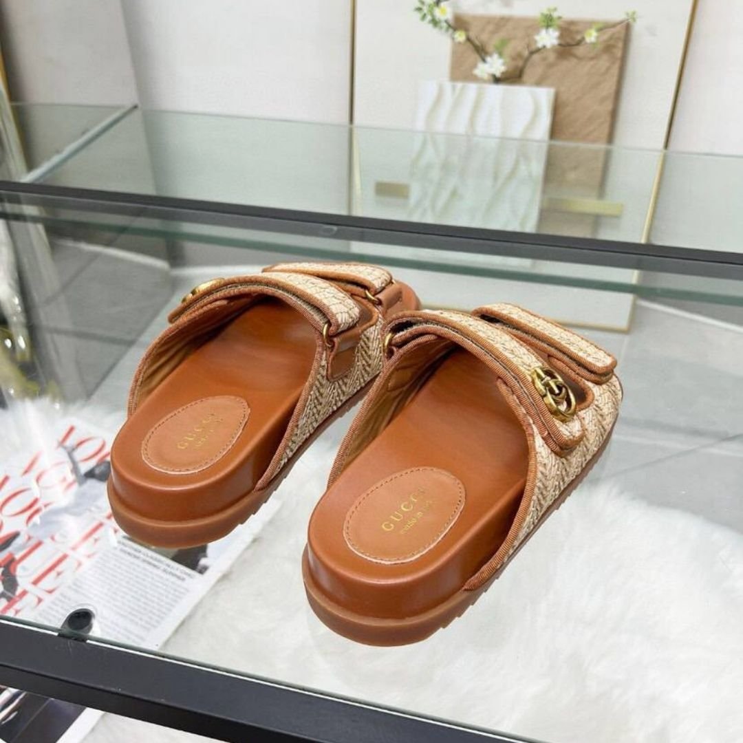 Valentino Garavani sandals in natural raffia with a woven effect - Image 4