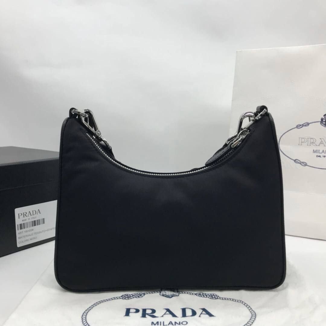 Prada Re-Edition 2005 Bag in Black Nylon 22 cm - Image 4