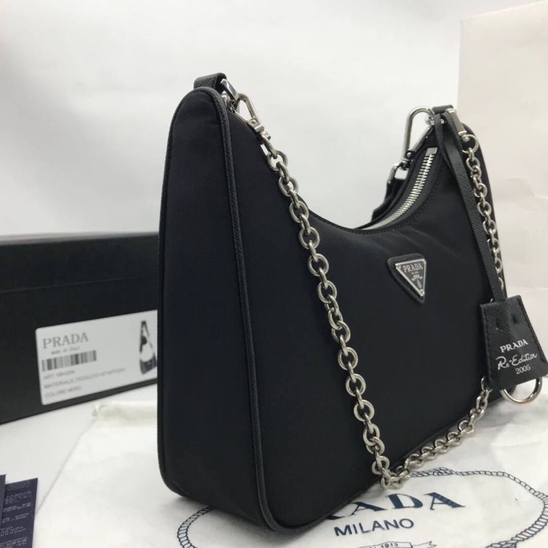 Prada Re-Edition 2005 Bag in Black Nylon 22 cm - Image 2