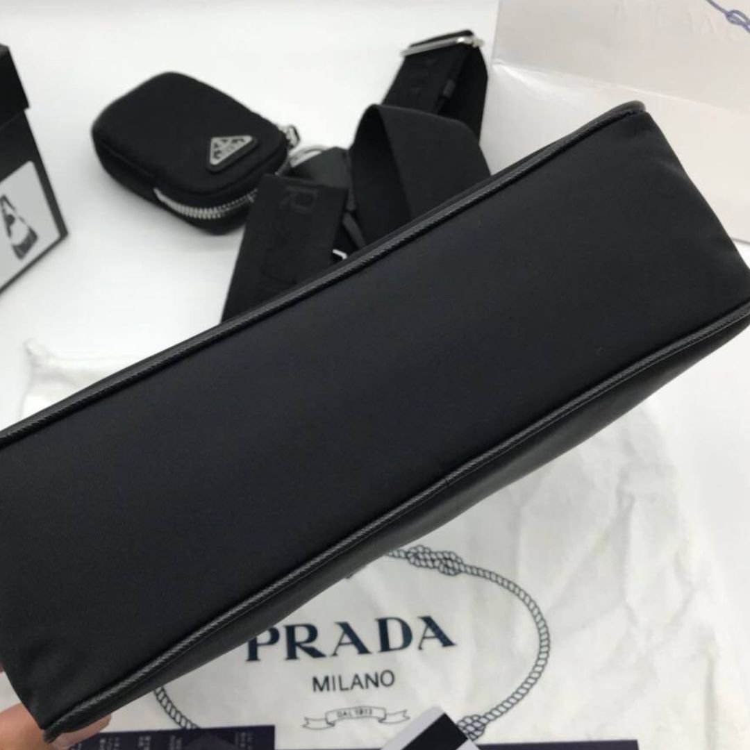 Prada Re-Edition 2005 Bag in Black Nylon 22 cm - Image 3