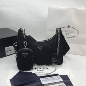 Prada Re-Edition 2005 Bag in Black Nylon 22 cm