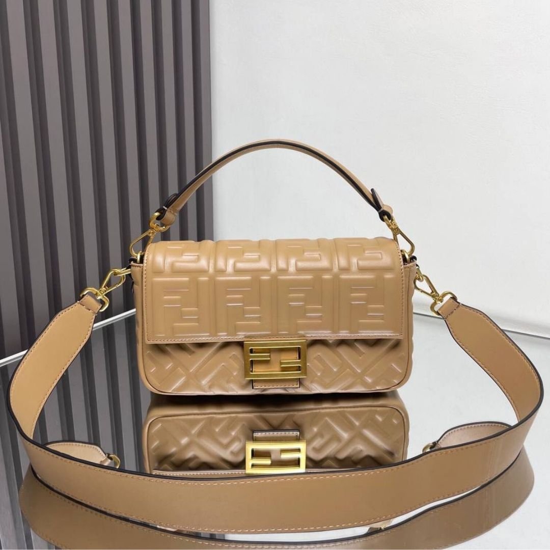 Fendi Baguette Bag in Light Brown Leather 27cm - Image 3