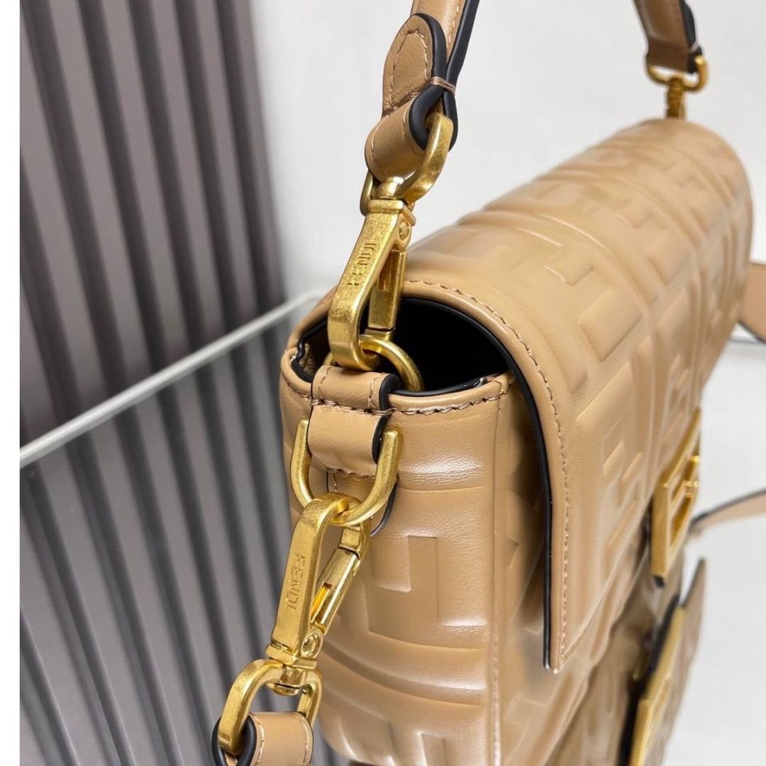 Fendi Baguette Bag in Light Brown Leather 27cm - Image 4