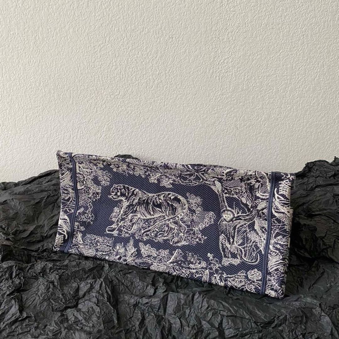 Dior Book Tote Medium Bag with Toile De Jouy Embroidery, Blue, 36 cm - Image 5