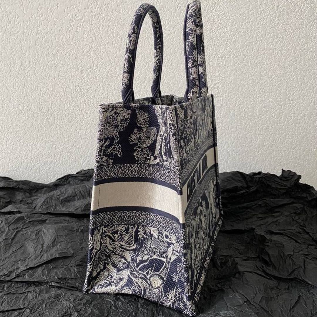 Dior Book Tote Medium Bag with Toile De Jouy Embroidery, Blue, 36 cm - Image 4