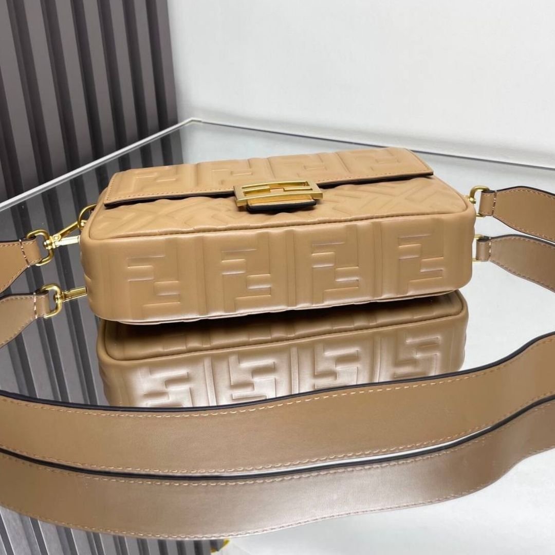 Fendi Baguette Bag in Light Brown Leather 27cm - Image 5