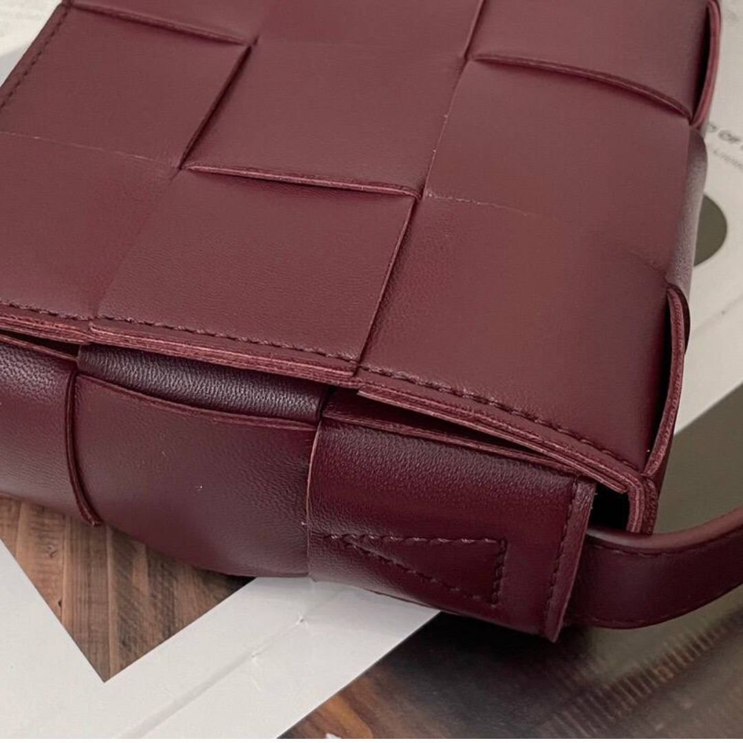 Bottega Veneta Cassette Bag in Burgundy Leather 25.9 cm - Image 5