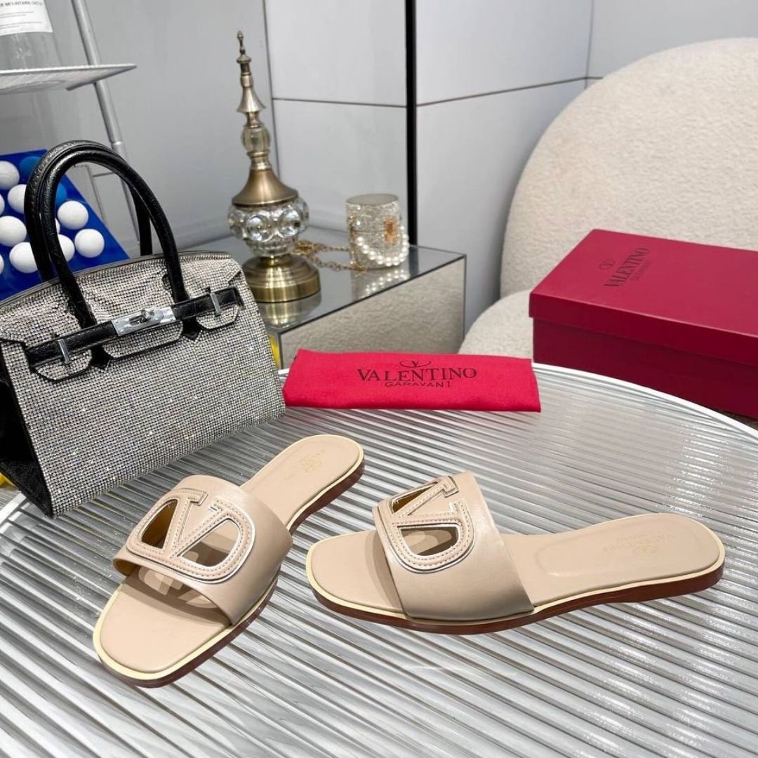 Valentino Garavani VLogo sandals in powder pink leather with tone-on-tone logo - Image 5