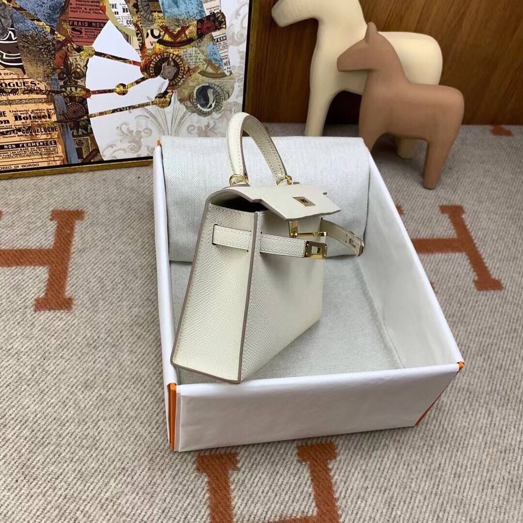 Hermès Kelly 20 bag in cream Togo leather with gold hardware - Image 4