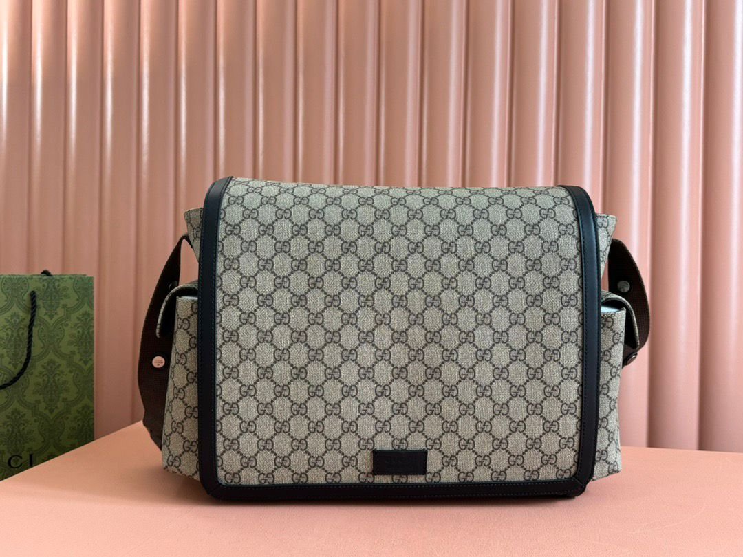 Gucci Messenger GG Supreme shoulder bag in beige and ebony - Image 2