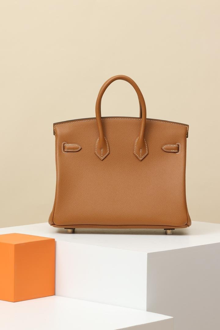 Hermès Birkin 25 Bag in Gold Togo Leather - Image 4