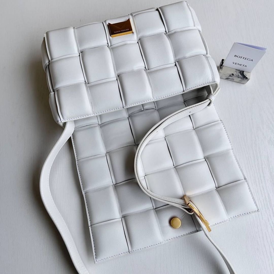 Bottega Veneta Cassette Bag in White Leather 25.9 cm - Image 2