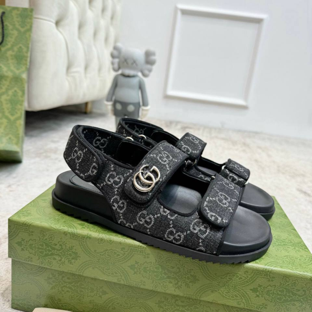 Gucci sandals in GG denim canvas and black rubber sole view 3