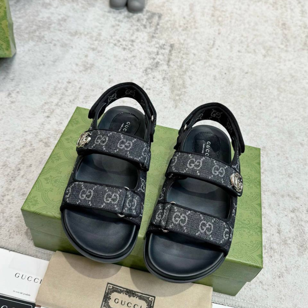 Gucci sandals in GG denim canvas and black rubber sole view 4