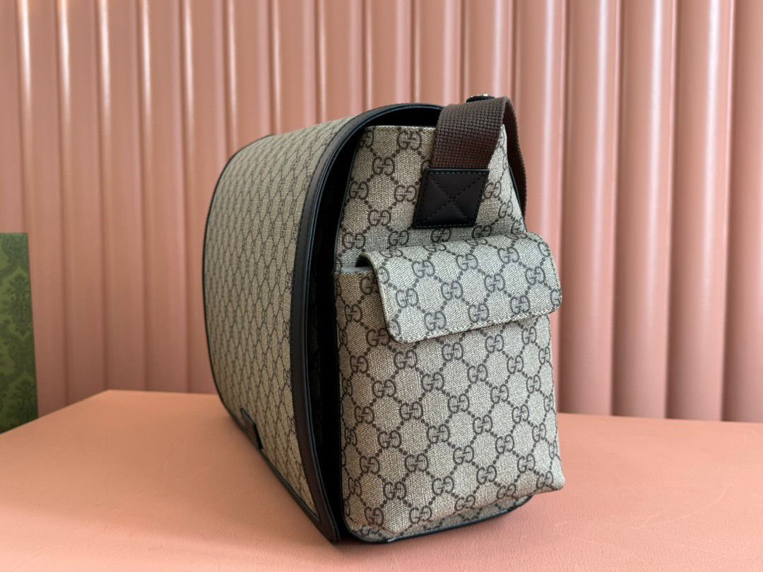 Gucci Messenger GG Supreme shoulder bag in beige and ebony - Image 4
