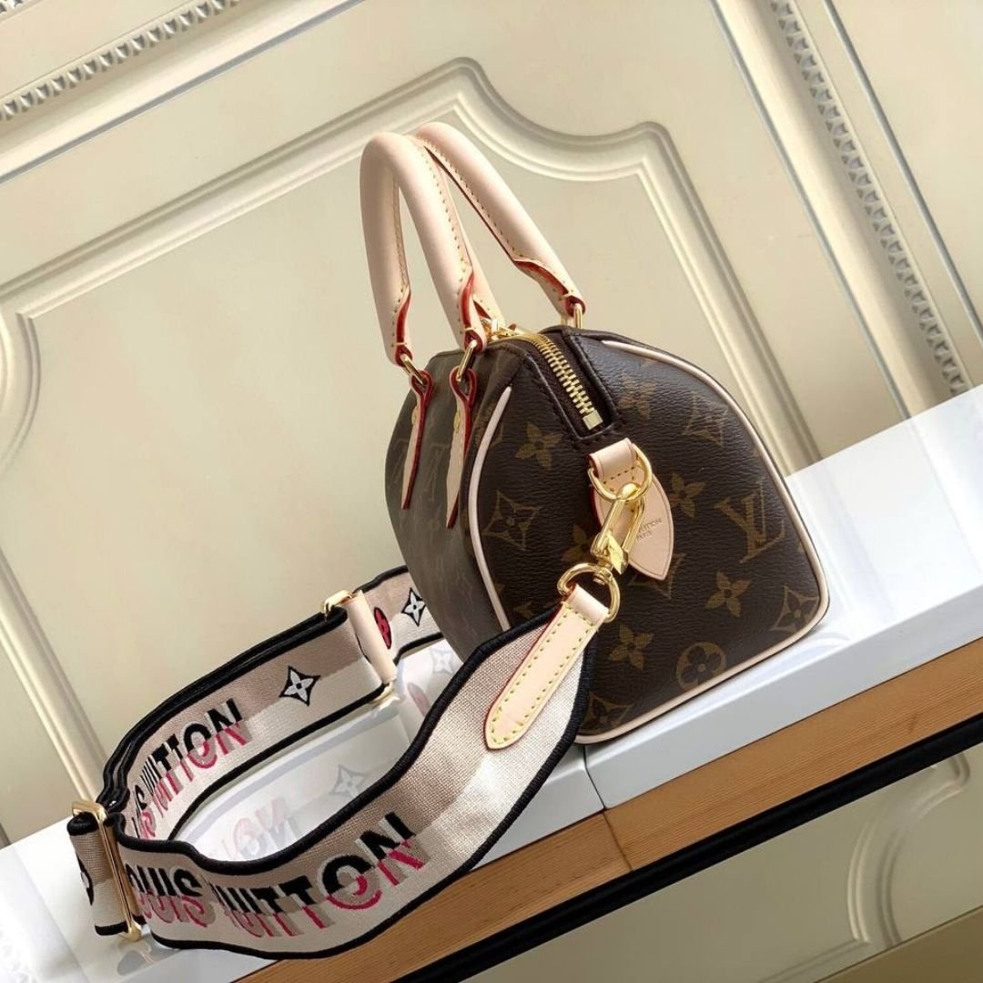 Louis Vuitton Speedy Bandoulière bag in Monogram canvas 20 cm - Image 5
