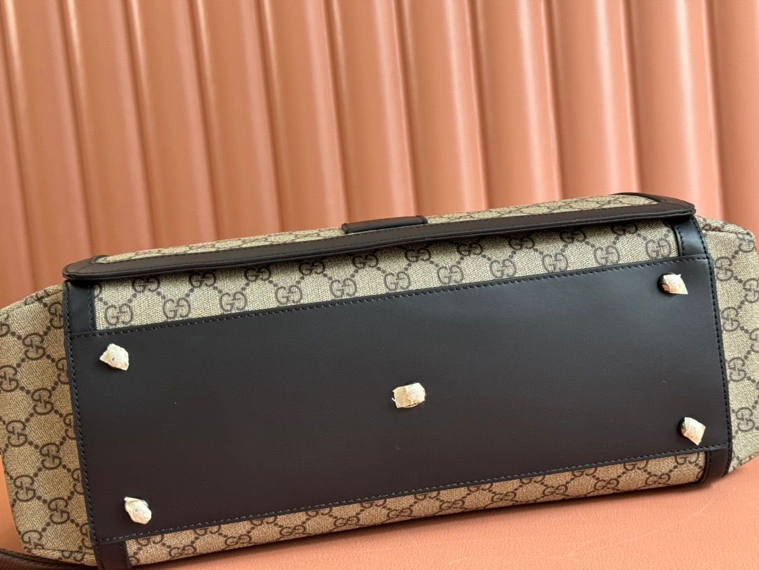 Gucci Messenger GG Supreme shoulder bag in beige and ebony - Image 5
