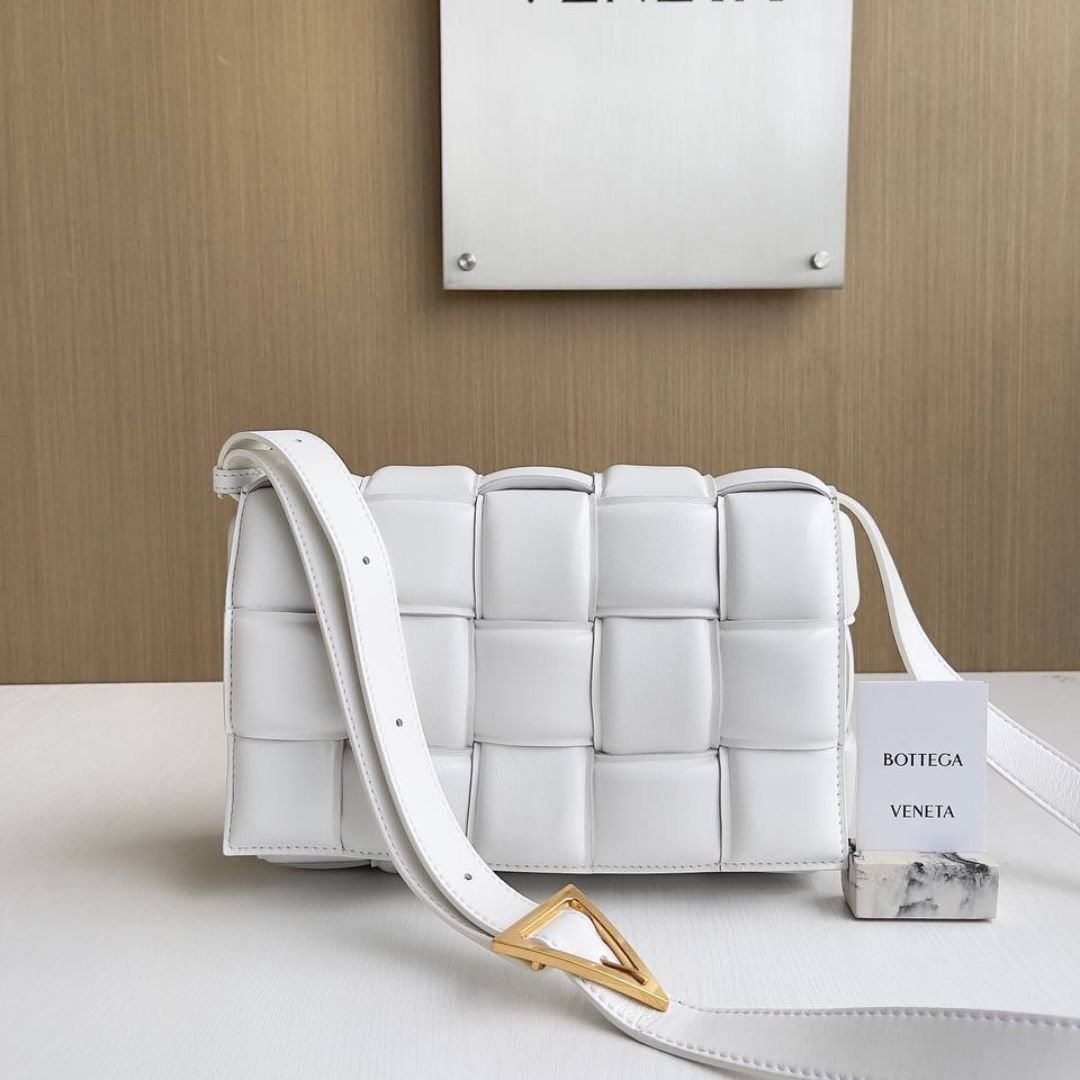 Bottega Veneta Cassette Bag in White Leather 25.9 cm - Image 4