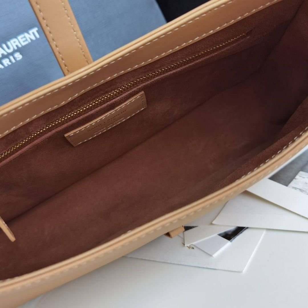 Saint Laurent Le 5 À 7 Hobo bag in beige smooth leather 23 cm - Image 4