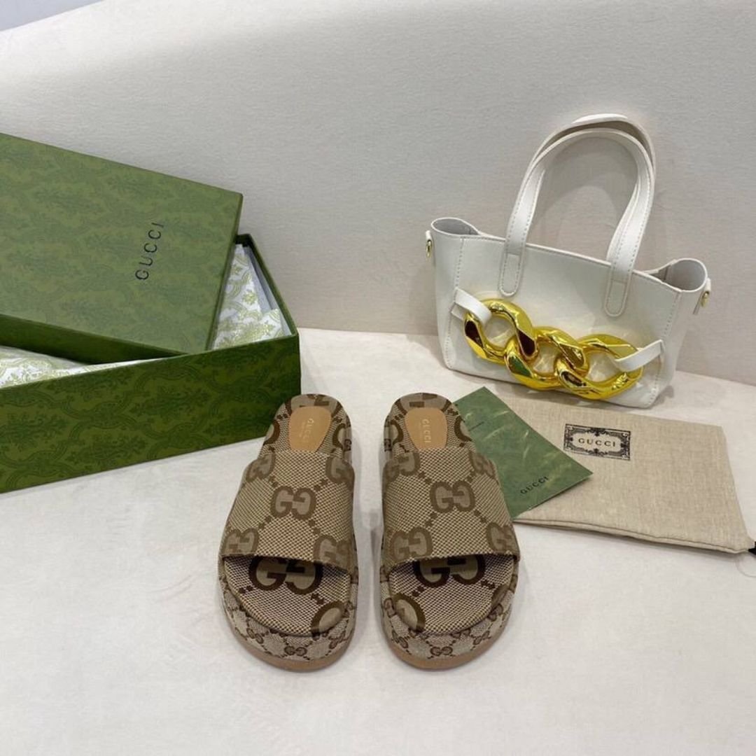 Gucci platform sandals in beige GG fabric and brown sole - Image 4