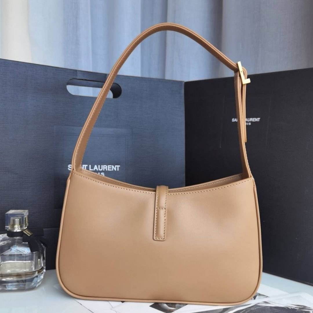 Saint Laurent Le 5 À 7 Hobo bag in beige smooth leather 23 cm - Image 5