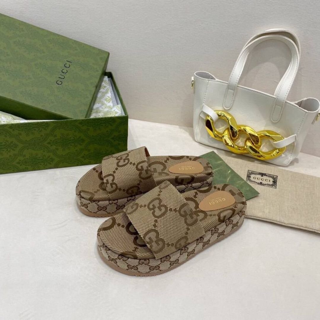 Gucci platform sandals in beige GG fabric and brown sole - Image 3