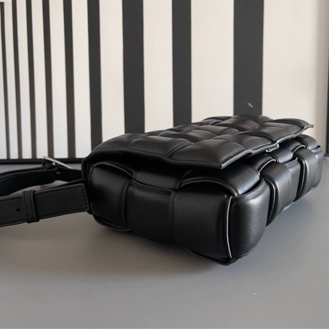 Bottega Veneta Cassette Bag in Black Leather 25.9 cm - Image 3