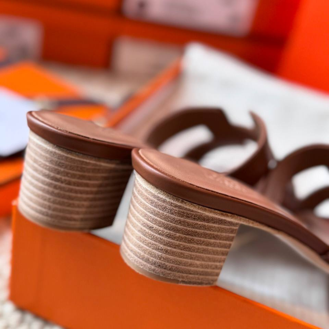 Hermès Oasis sandals in brown leather with 5 cm heel view 7