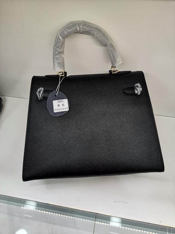 Hermès Kelly 28 Bag in Black Epsom Leather - Image 3