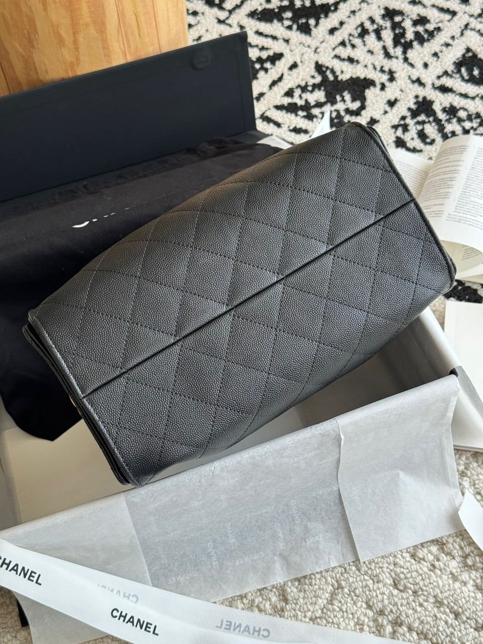 Chanel 25 Drawstring Bucket Bag in Black Leather - Image 3