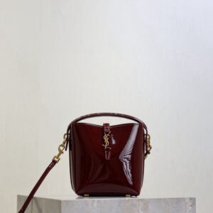 Le 37 mini bag in burgundy patent leather