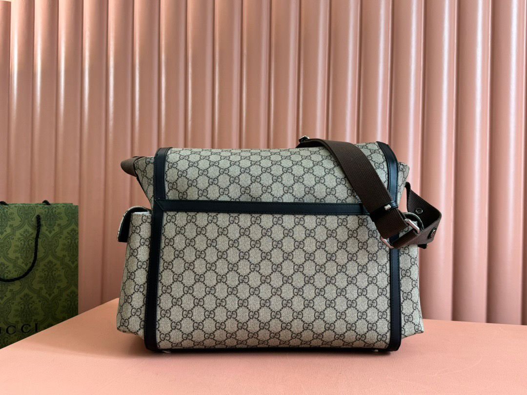 Gucci Messenger GG Supreme shoulder bag in beige and ebony - Image 3