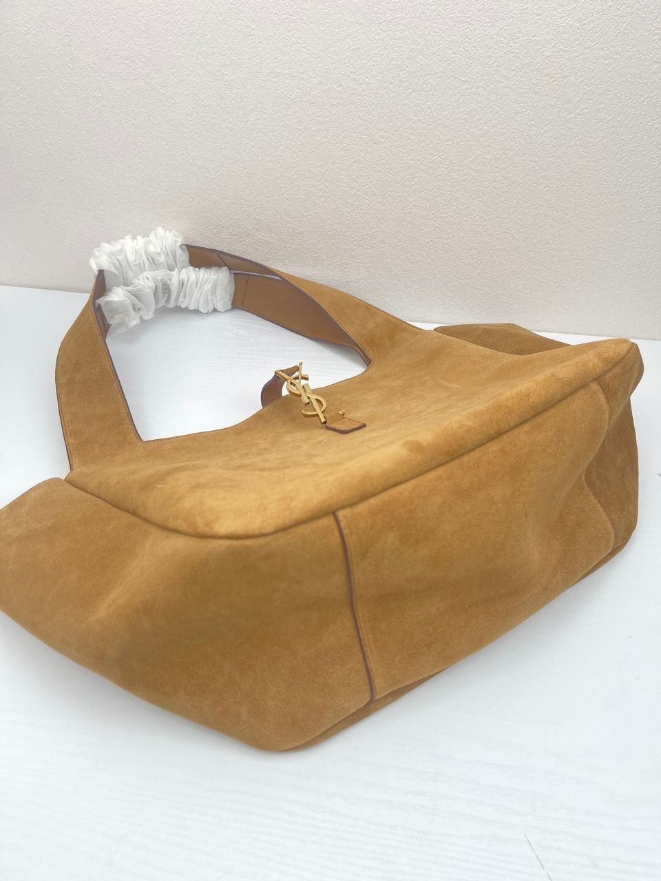 Saint Laurent Le 5 à 7 Bea bag in beige suede 50 cm - Image 4