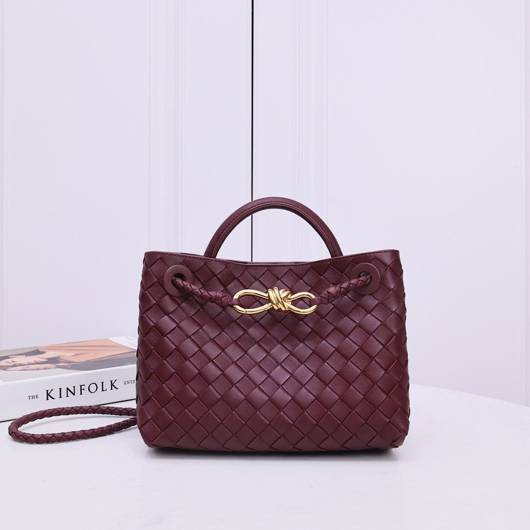 Bottega Veneta Small Andiamo Bag in Woven Leather in Burgundy, 25 cm - Image 2